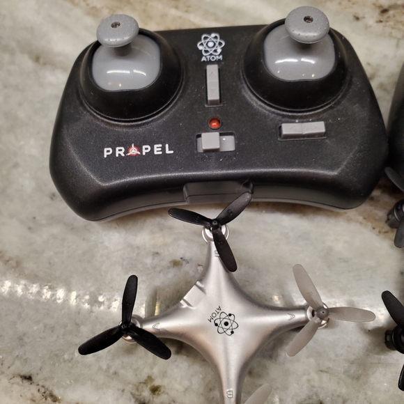 Propel Atom Mini Drone ~ Black and Silver - Picture 3 of 5